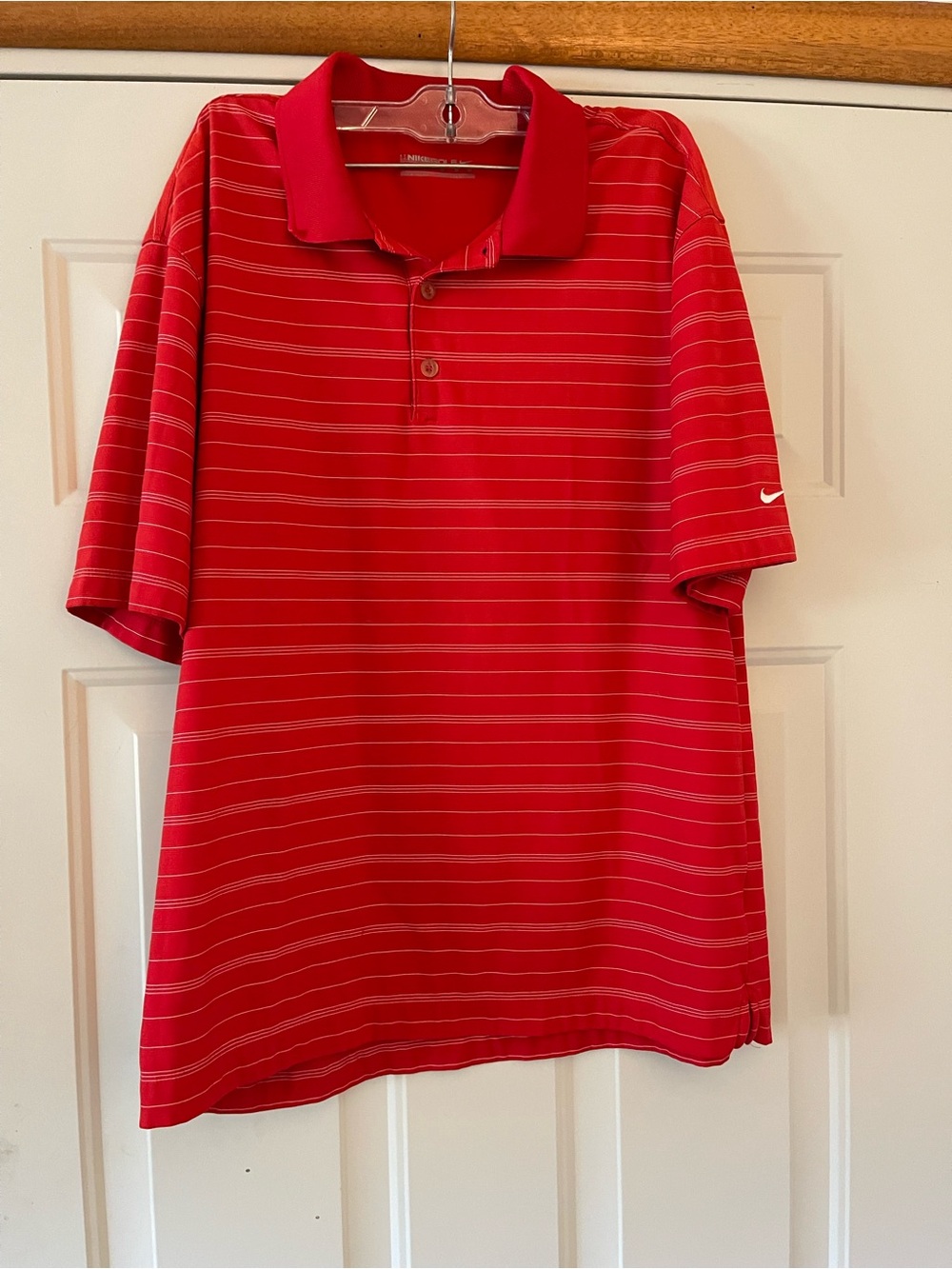 Nike Golf Men's Size M Dry Fit Golf Polo Shirt Red Striped Button Up Collared